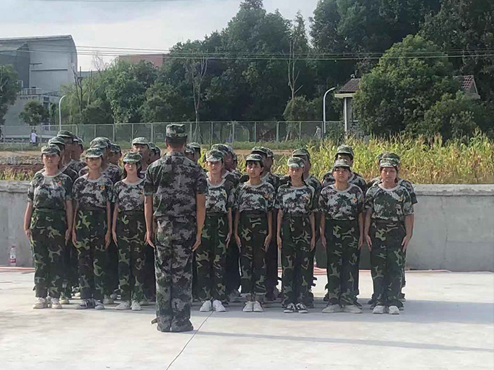 學校軍訓